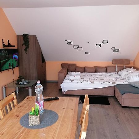 Zita Apartman Eger Buitenkant foto