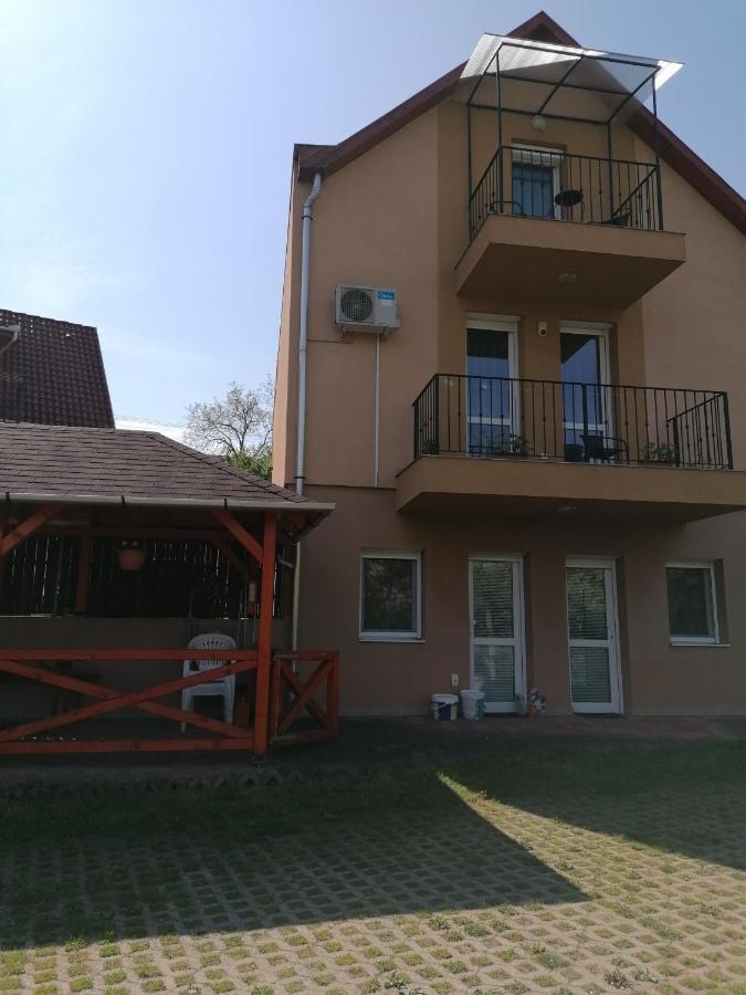 Zita Apartman Eger Buitenkant foto