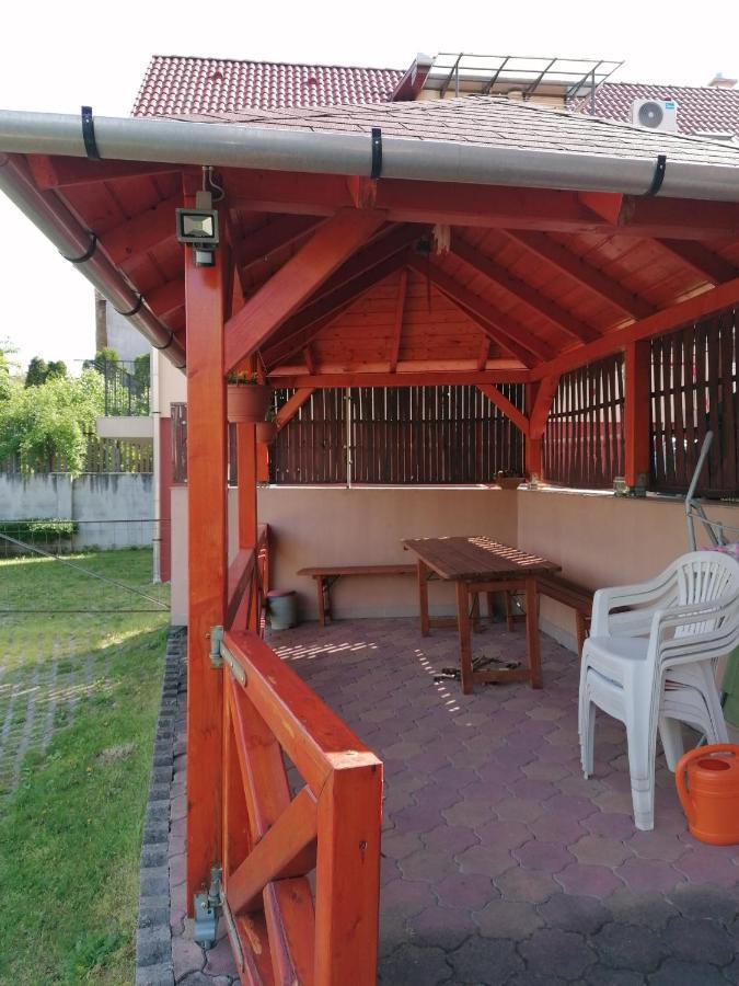Zita Apartman Eger Buitenkant foto