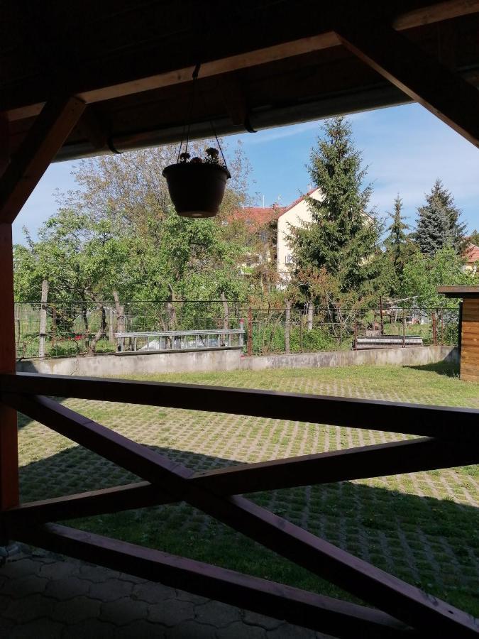 Zita Apartman Eger Buitenkant foto