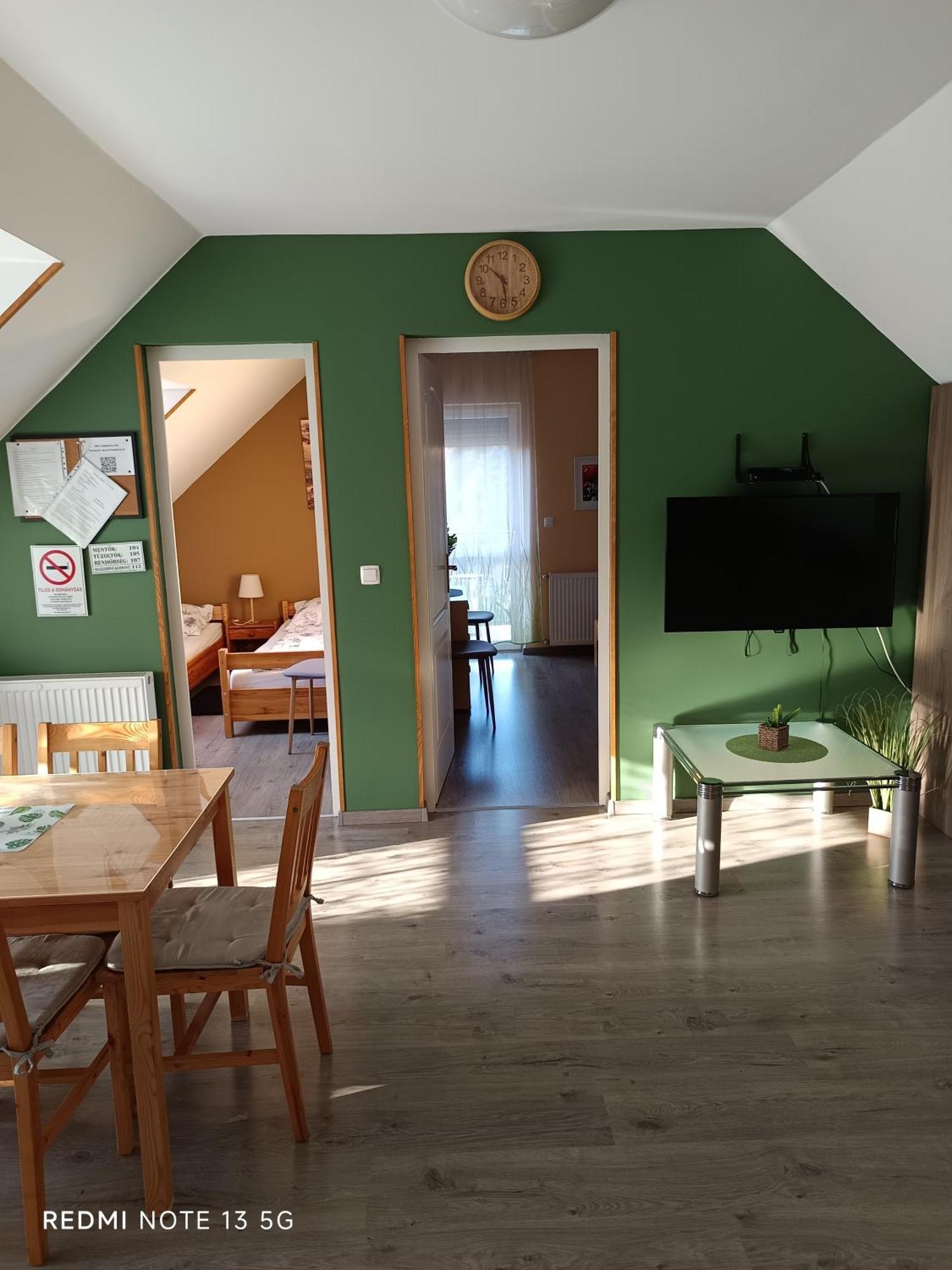 Zita Apartman Eger Buitenkant foto