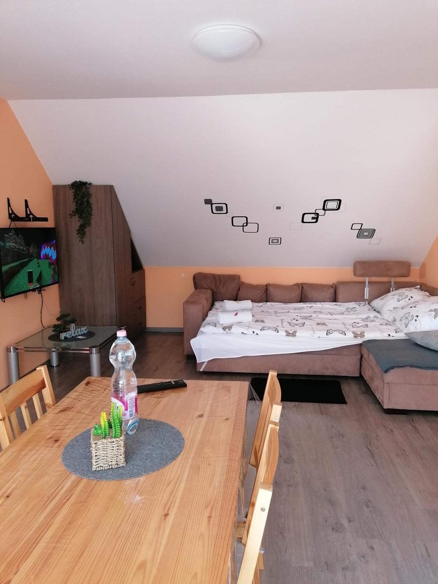 Zita Apartman Eger Buitenkant foto