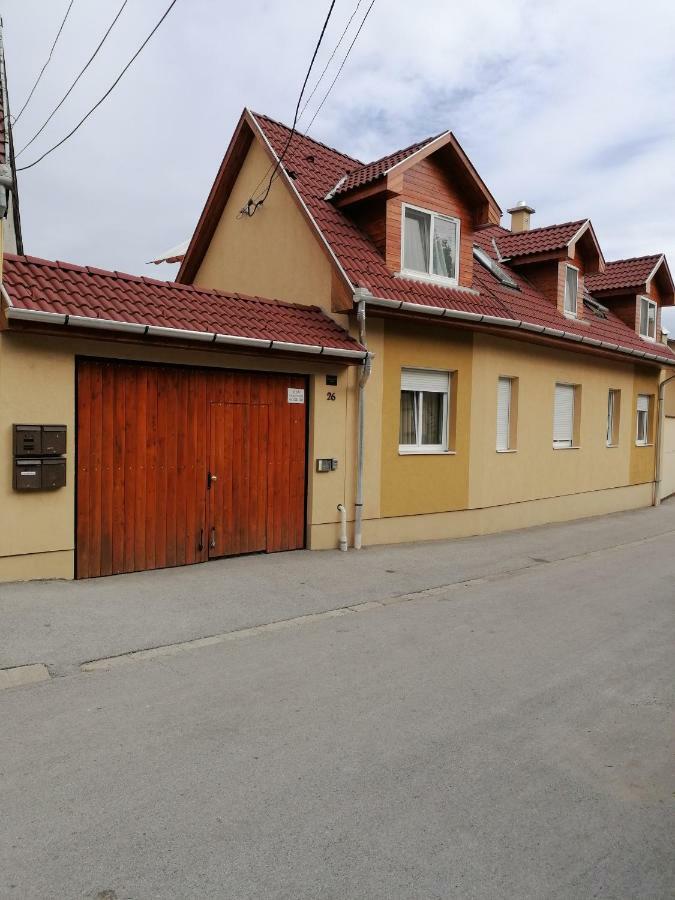 Zita Apartman Eger Buitenkant foto